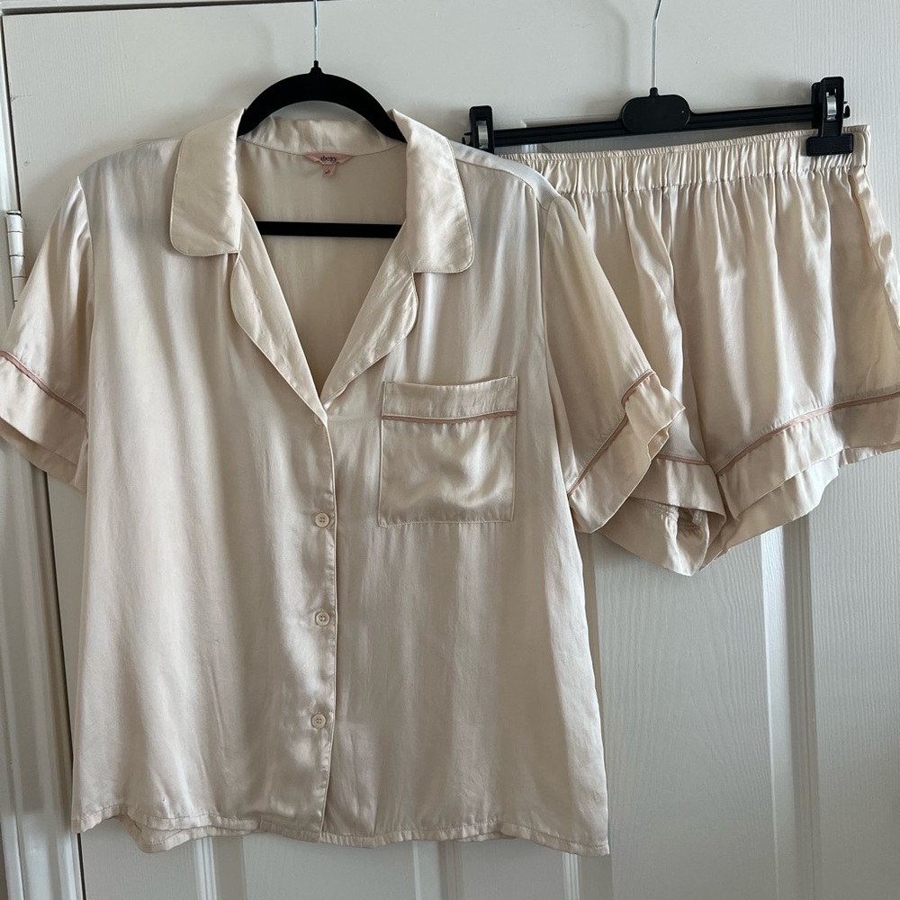 Eberjey Cream 100% Silk Short Pajama Set